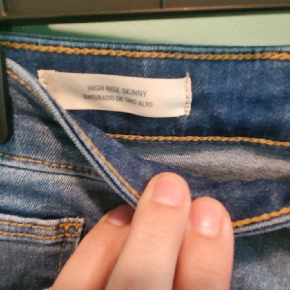 High Rise Patch Jeans - Picture 3 of 9